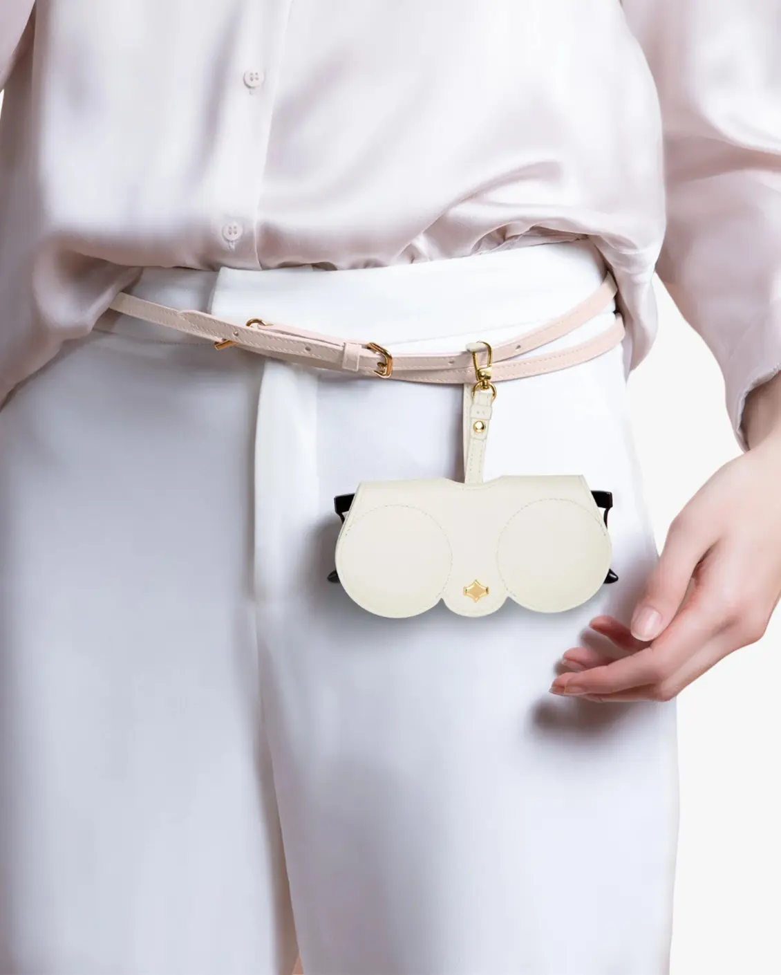 حافظة نظارات شمسية من اني دي - لون ابيض