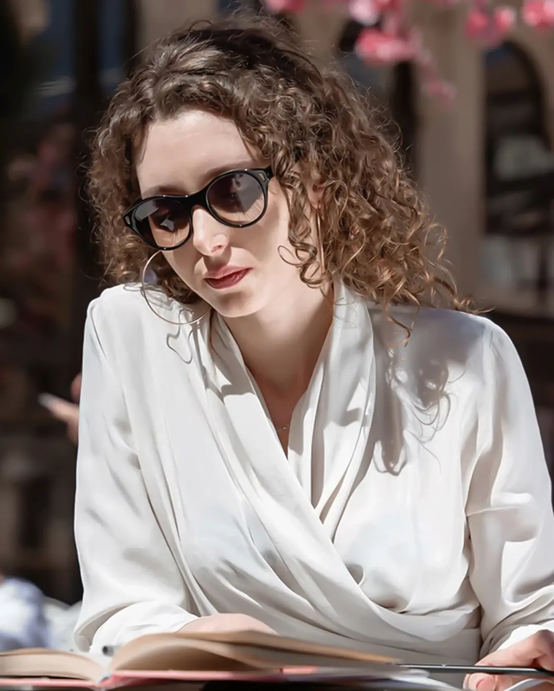 Round Sunglasses in Black